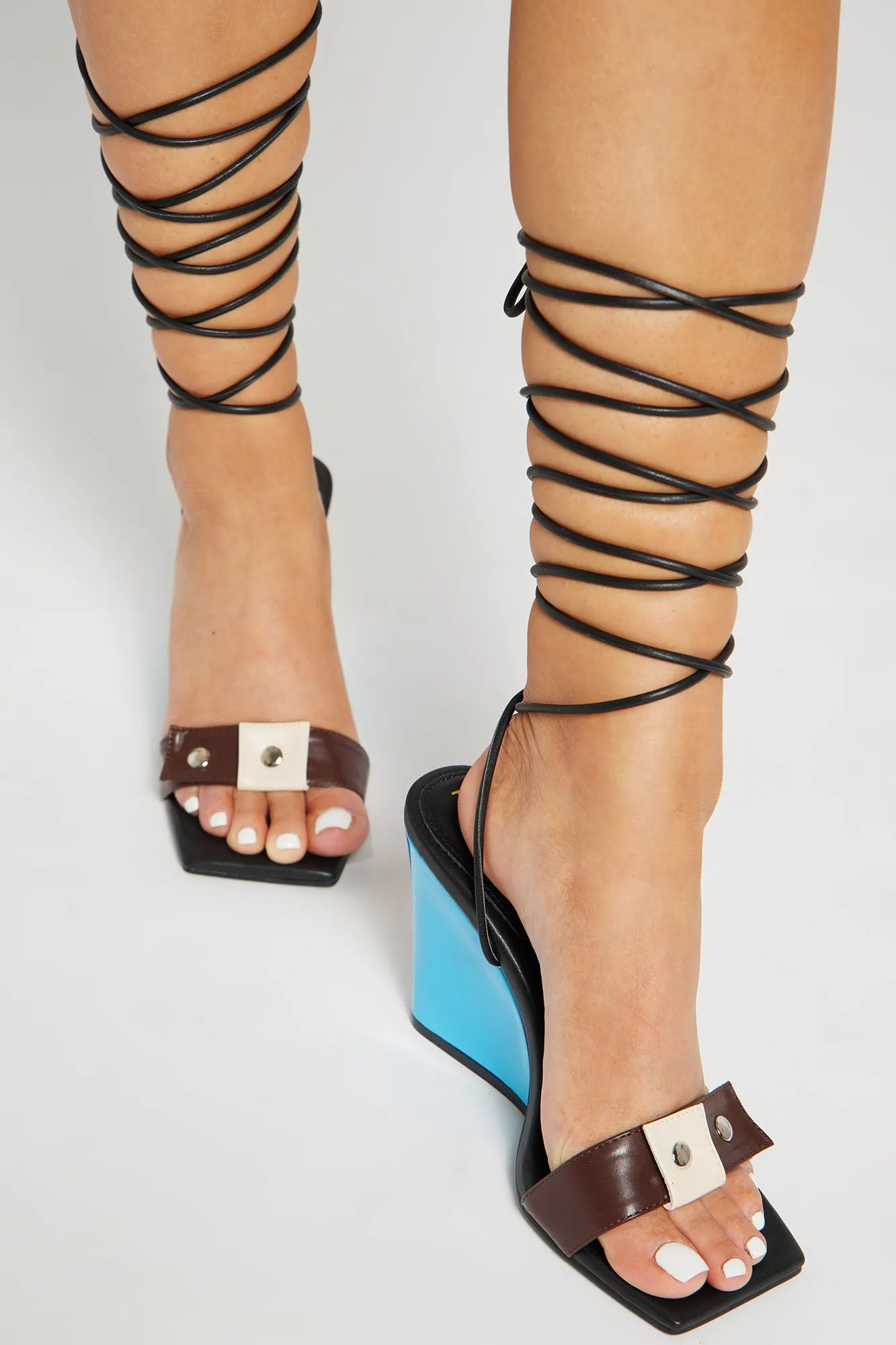 Annalyse Wrap Up Wedges - Black/combo