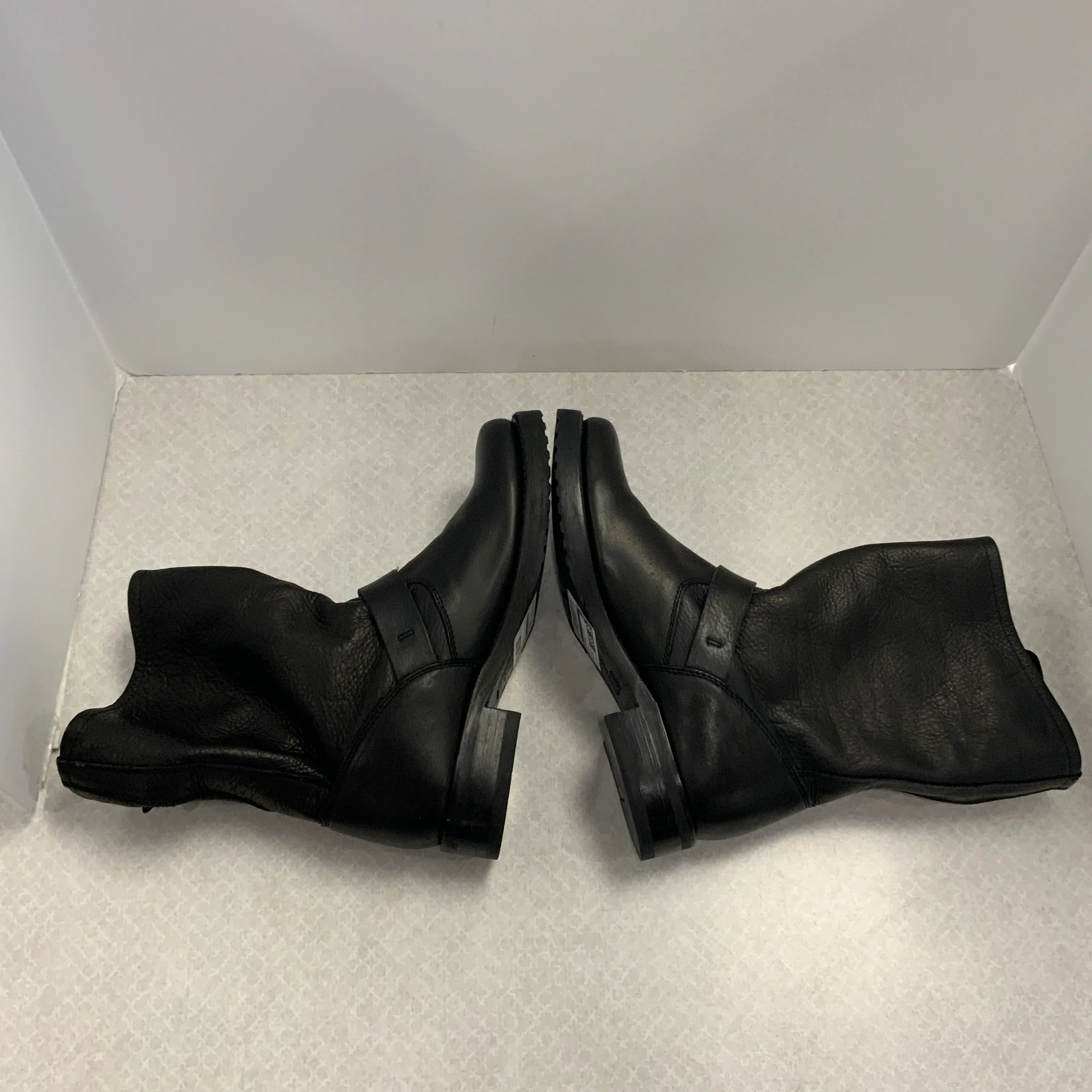 Boots Ankle Flats By Frye In Black, Size: 7.5