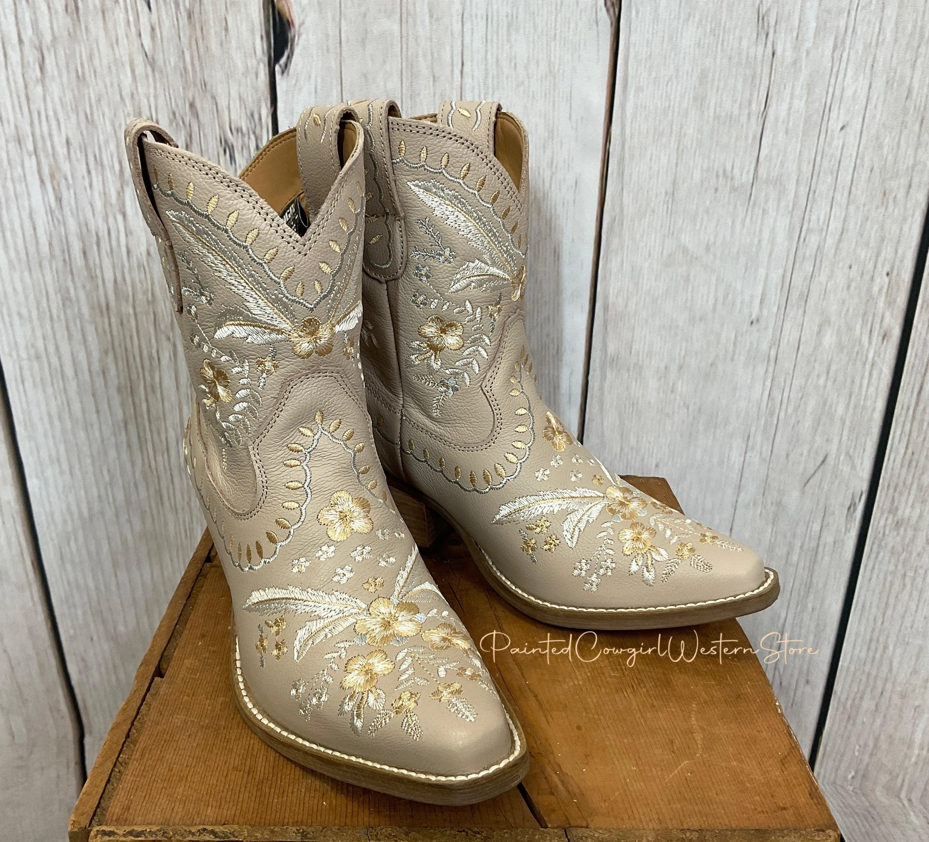 Dingo Women's Primrose Sand Cowgirl Ankle Booties DI748
