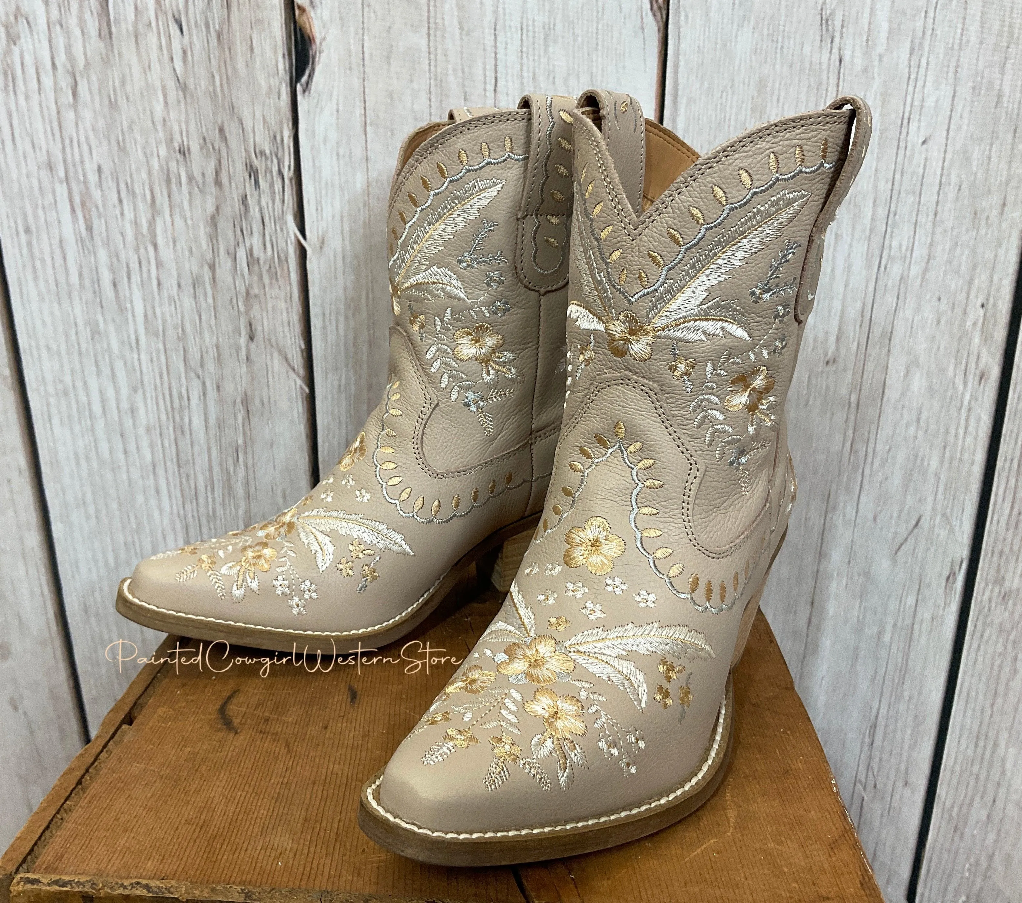 Dingo Women's Primrose Sand Cowgirl Ankle Booties DI748