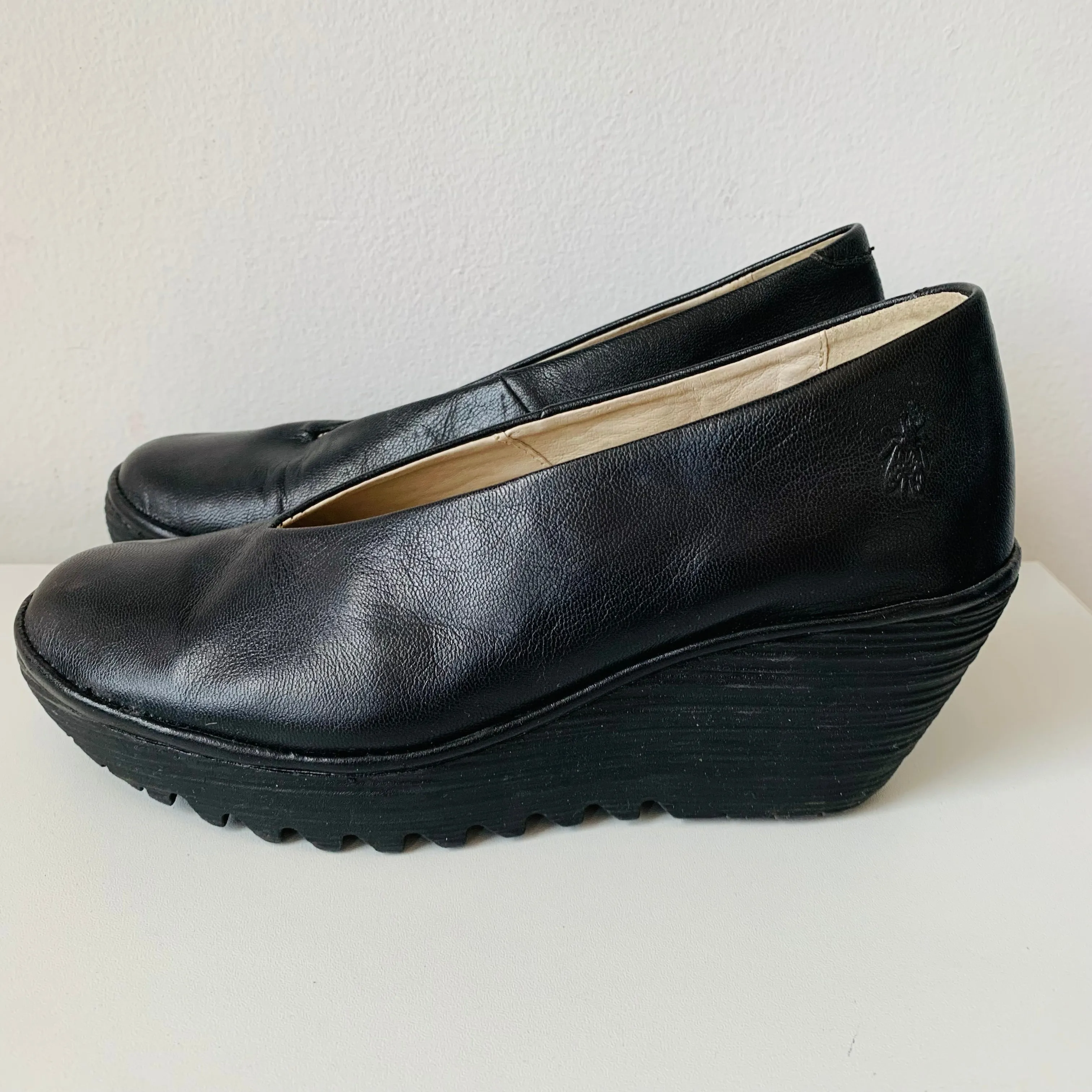 Fly London Womens Yoza Black Leather Wedge Heels Size 39