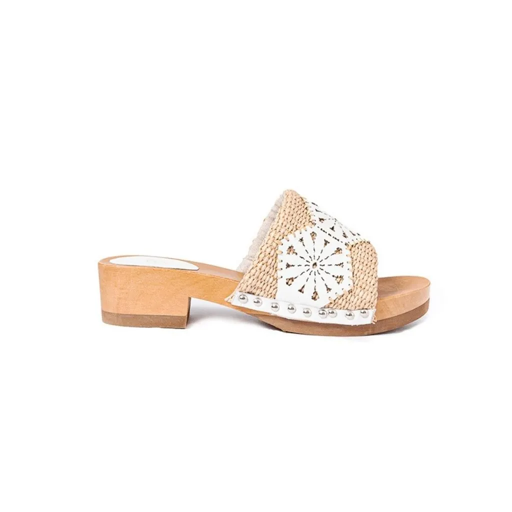 Sandalo Giulia platform in legno e tomaia in rafia e pelle di vitello laserata con disegno pizzo geometrico